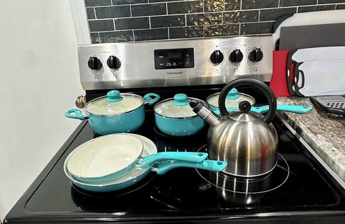 Redford House | Mid Century Modern 3-bedroom 2-bath house with WiFi, AC, W backyard