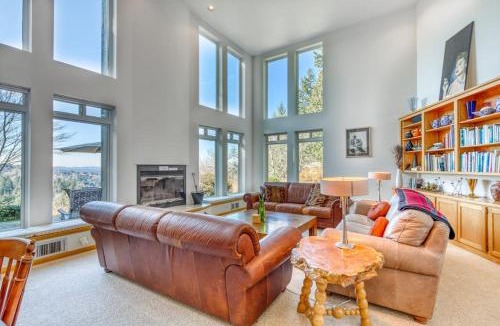 Coos Bay House | Mid-century home with floor-to-ceiling windows & great views