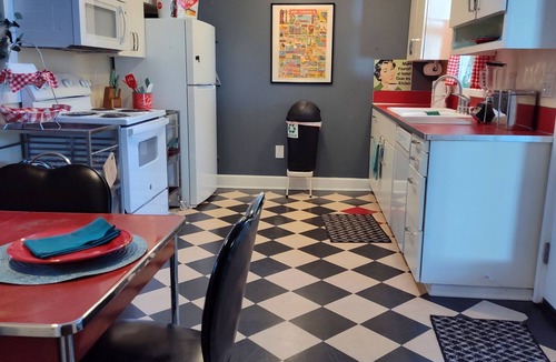 Oatfield House | Mid Century style, Mt Hood, Gorge, City accessibility. 2 bedroom in Clackamas