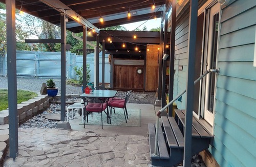 Oatfield House | Mid Century style, Mt Hood, Gorge, City accessibility. 2 bedroom in Clackamas