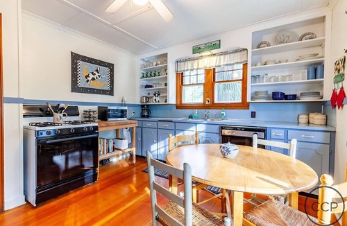 Montague House | Mid Oaks Cottage