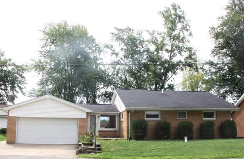 Bradley House | Miner Lake Lakefront Beach Cottage for Family Fun