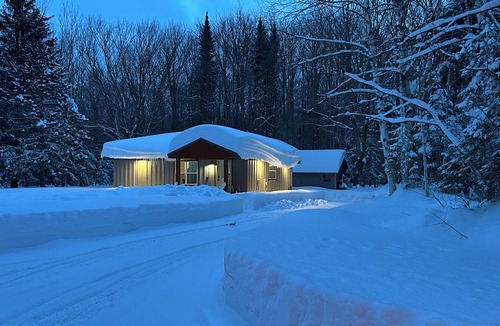 Munising Cabin | Miners Cabin - Pictured Rocks Lodging