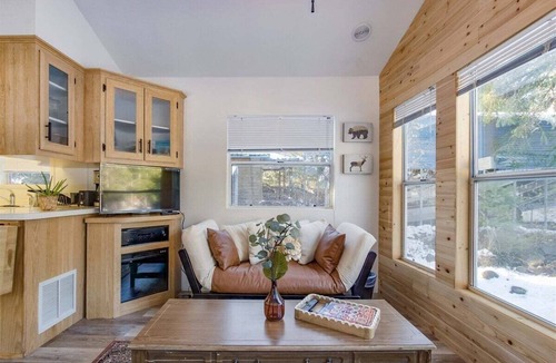 Packwood Cabin | Minimalist Hideaway | WiFi, BBQ, Smart TV