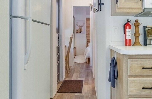 Packwood Cabin | Minimalist Hideaway | WiFi, BBQ, Smart TV
