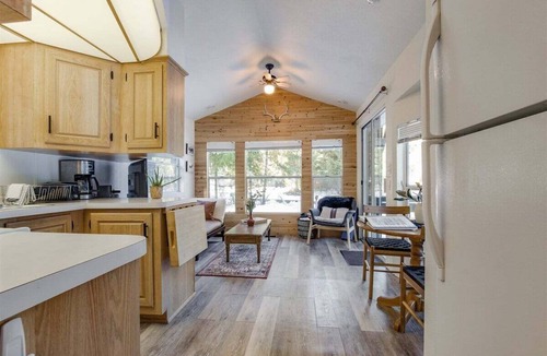 Packwood Cabin | Minimalist Hideaway | WiFi, BBQ, Smart TV