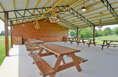 Decatur Apartment | Mins from the Lake! Camper King Bed Firepit