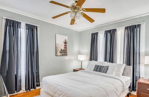 Warrington House | Mins to Downtown, Beach & NAS- Cast Away on Wilson
