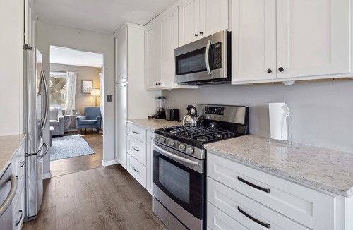 Georgetown House | Minutes to Notre Dame! - The Light on Brighton