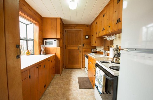 Bend House | Mirror Pond bungalow