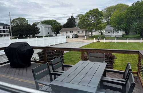 Misquamicut Apartment | Misquamicut Beach Bungalow - 2 bedroom apartment with WiFi, A/C