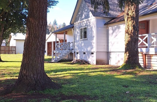 Bucoda Cabin | Misty Bluish Cabin -near national parks and state parks.