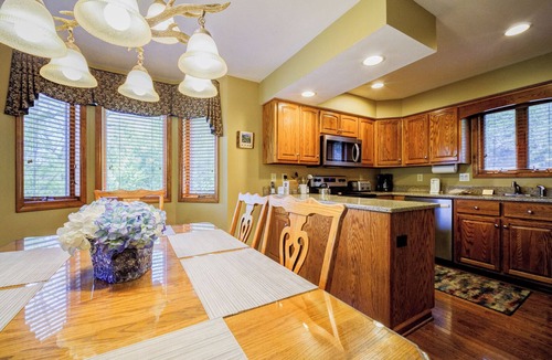 Blowing Rock Condo | Mitchell 2 | Fireplace, Restaurant, Pool, Spa