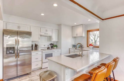Arbor Lodge House | Mocks Crest Oasis- 5BD/2BA- Arbor Lodge Getaway