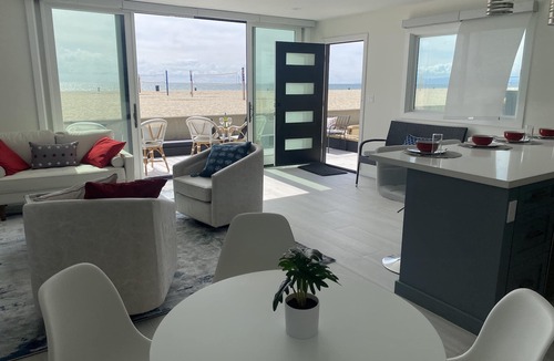 Hermosa Beach Condo | Modern 2BDRM/2BATH Beachfront Condo in Hermosa