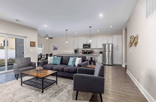Grandville Condo | Modern 2BR + 2BA Condo with Garage & Patio