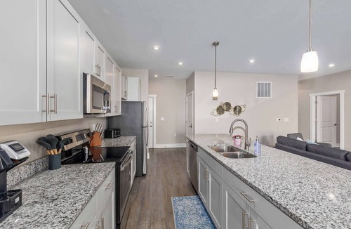 Grandville Condo | Modern 2BR + 2BA Condo with Garage & Patio