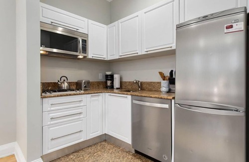 Midtown Condo | Modern 2BR Condo at Synergy Madison