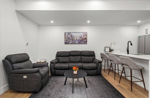 Killarney House | Modern 2BR Suite | Walk to Ctrain | Near Downtown