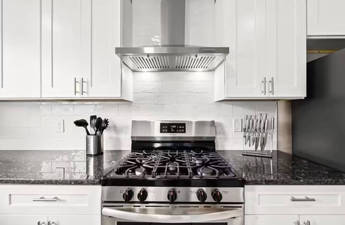 Garden City House | Modern 3BDR Home Near DTW & Downtown Detroit