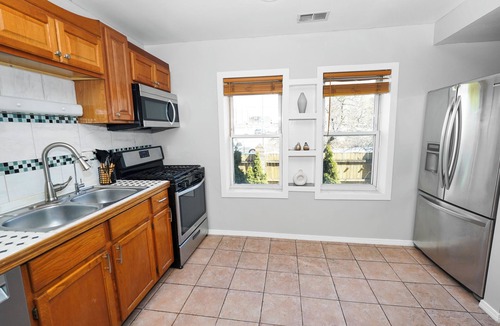Pulaski Park Hotel | Modern 3BR Chicago Home - 10 Min to Wicker Park