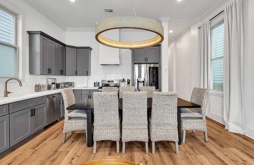 Bywater House | Modern 5BR Haven, Sleeps 10 guests + Private Pool