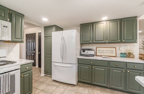 Bay City House | Modern 5BR House, Long Term, Large Groups, Sleeps 12, Handicap, Family Friendly