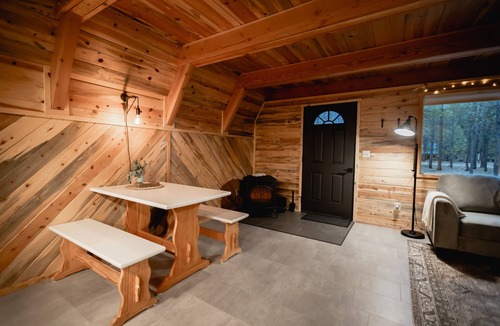 La Pine Cabin | Modern A-Frame cabin w/hot tub close to Bend, Crater Lake, Mt Bachelor resort