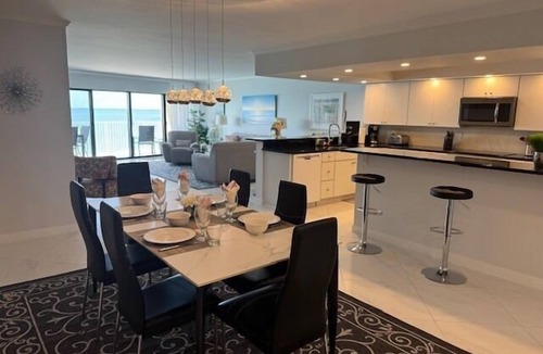 Key Colony Beach Condo | Modern and Bright Remodeled Oceanfront 2bedroom Condo