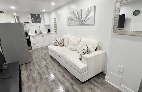 Churchill Meadows Apartment | Modern and cozy basement suite