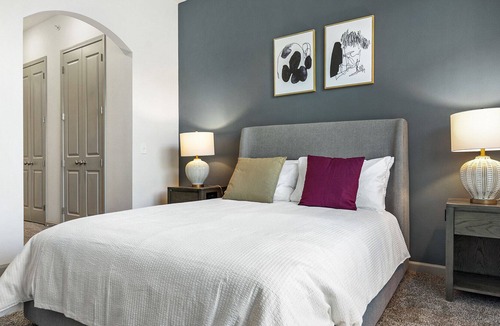 Garland Apartment | Modern Apartment in Prime Location (ID8307X00)