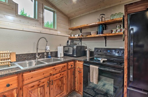Arcadia House | Modern Arcadia Farmhouse on 80 Acres w/Fire Pit!