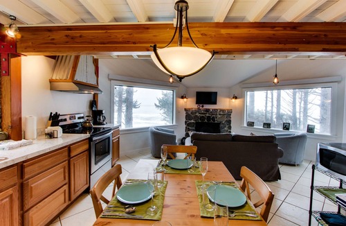 Yachats Cabin | Modern beachfront cabin south of Yachats - lovely ocean views, deck & firepit