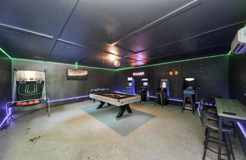 Kingwood House | Modern Boho Oasis | Pool/Spa/Cabana + Arcade+Games