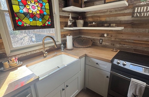 Ortonville Cabin | Modern Cabin in the Woods with WiFi, AC
