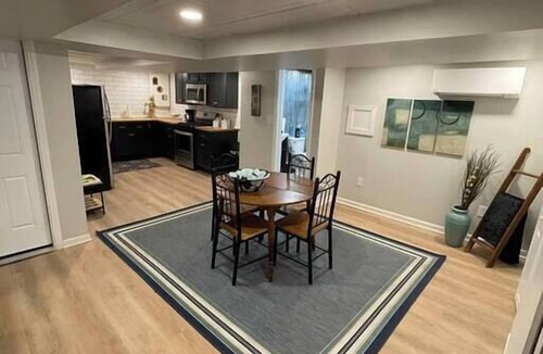 Pittsburgh Apartment | Modern & Chic XL Studio w/EZ City/Airport Access