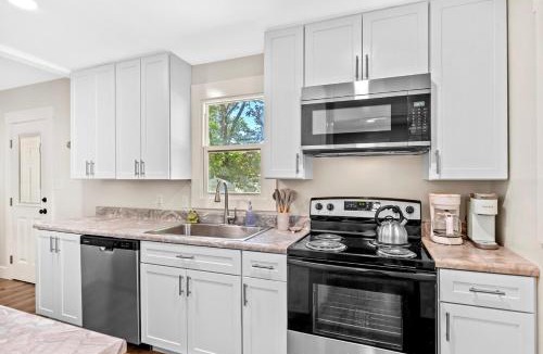 Niceville House | Modern Coastal Cottage Near Destin & Beaches