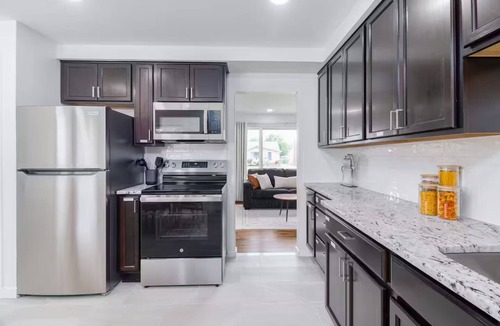 Garden City Apartment | Modern Comfort 3BDR Near DTW & Downtown Detroit