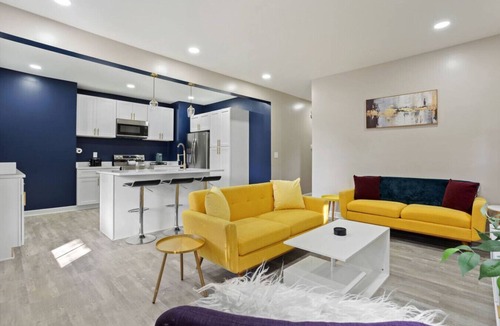 Indianapolis Cottage | Modern Comfort Downtown Indy Stylish 3BR Getaway