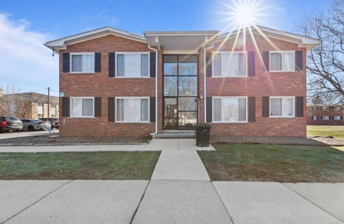 Shelby Township Apartment | Modern Cozy 1 Bedroom Apartment in Shelby Township