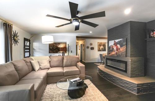 Polk County House | Modern Creekside Retreat 1 Mi to Spirit Mtn Casino