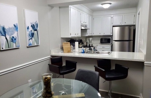 Tougaloo House | Modern Designer Townhouse | Ideal for Long Term Executive Stays