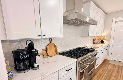 Ashville House | Modern Farmhouse | Firepit | Stocked Trout Stream | 2 Suites