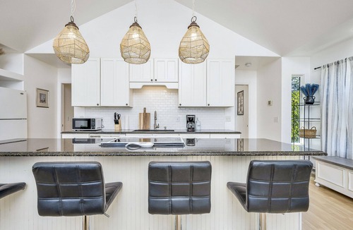 Middletown House | Modern Home in downtown Middletown! Walk to shops & restaurants!