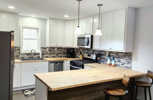Valparaiso House | Modern Home, Sleeps 10, Near Downtown and VU, over 2000 sqft