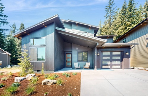 Detroit House | Modern home with private backyard, AC, & full kitchen - next to lake
