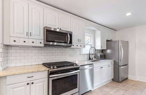 Hyde Park House | Modern Hyde Park Abode w/2 first floor bedrooms