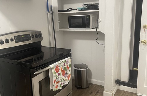 Willimantic Apartment | Modern Luxury Downtown Apartment-3 minutes from Eastern University