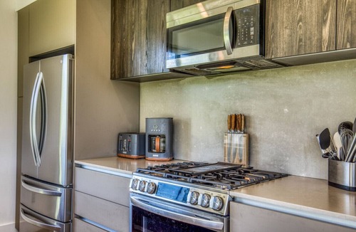 Ledbetter House | Modern Luxury Escape near Round Top!