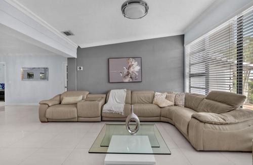 Westchester House | Modern Miami Oversized 3 Bedroom in Central Location